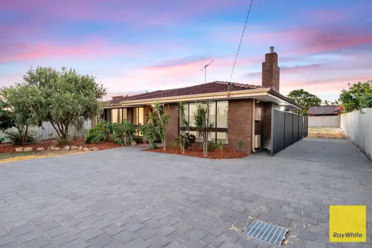 33 Mereworth Way, Marangaroo WA 6064