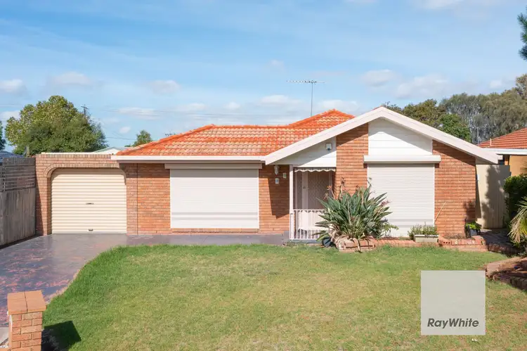 15 Flint Crescent, Delahey VIC 3037