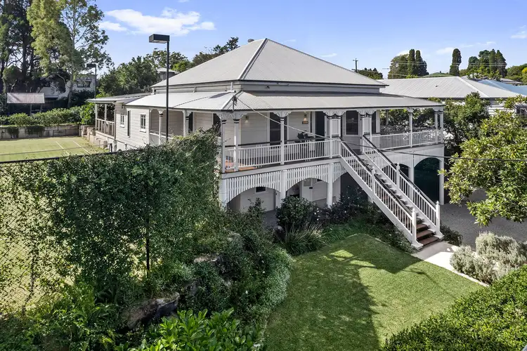 194 Cliveden Avenue, Corinda QLD 4075