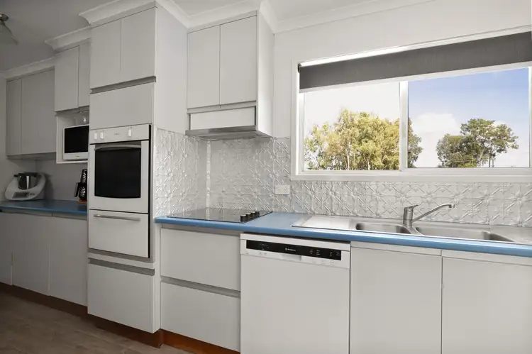 Fifth view of Homely house listing, 4 Sunflower Place, Emerald QLD 4720