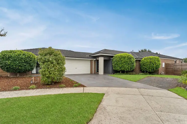 6 Pipit Close, Pakenham VIC 3810