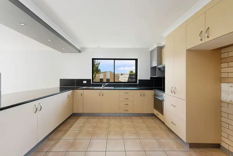 Sixth view of Homely unit listing, 4/39 Goonawarra Drive, Mooloolaba QLD 4557
