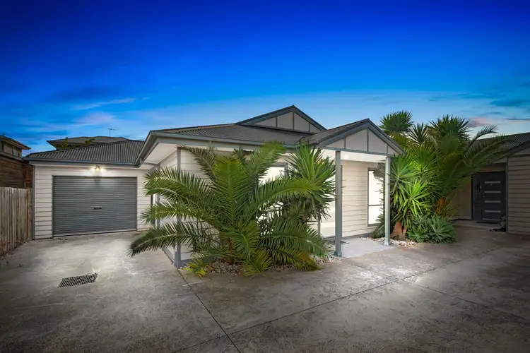 2/13 Dixon Avenue, Werribee VIC 3030