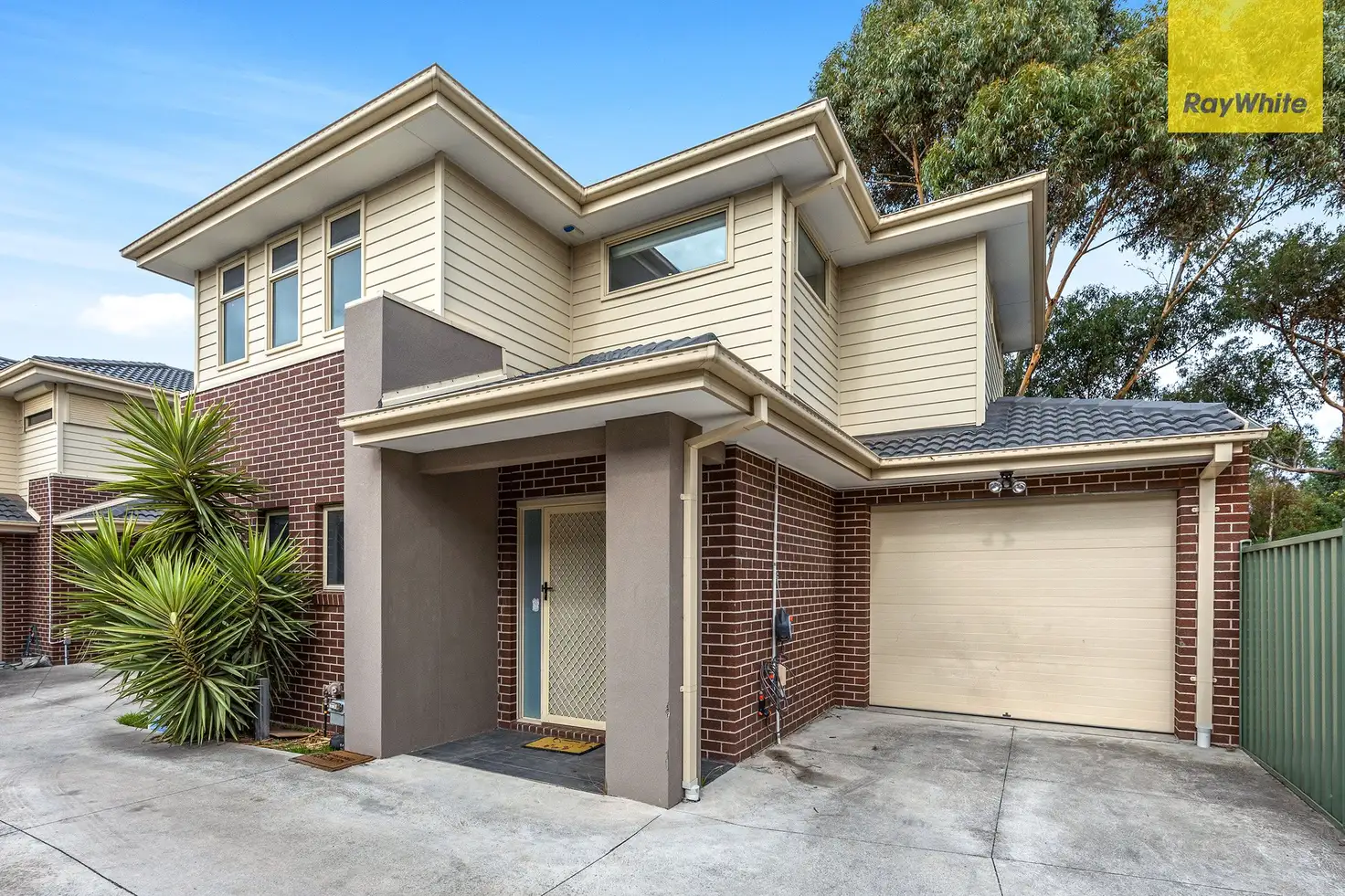 Main view of Homely townhouse listing, 2/70 Oberon Avenue, St Albans VIC 3021