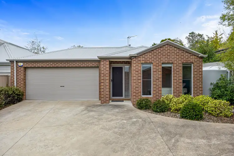 Main view of Homely townhouse listing, 1/415b Ligar Street, Soldiers Hill VIC 3350