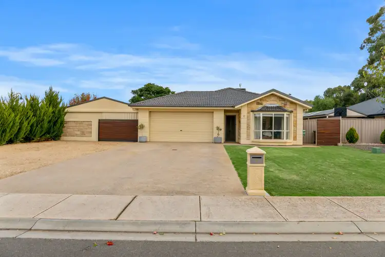 8 Richardson Drive