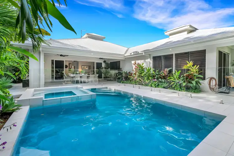 4 Latania Close, Palm Cove QLD 4879