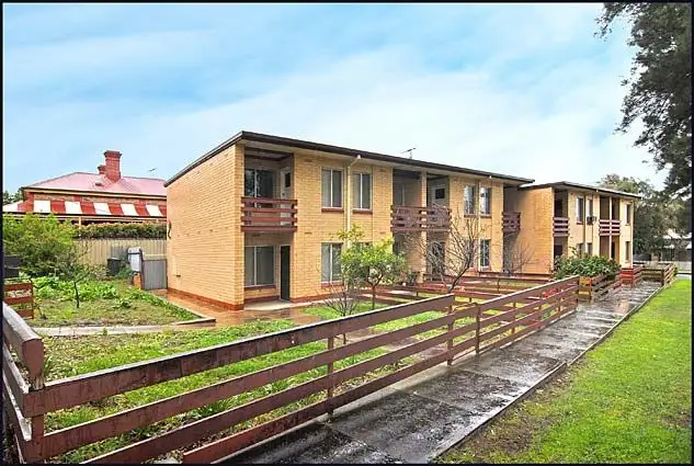 5 Loch Street