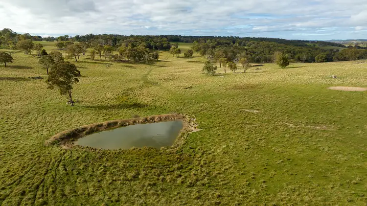 5444 New England Highway, Llangothlin NSW 2365