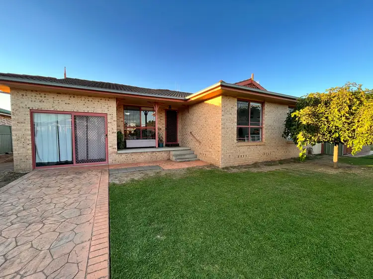 6 Koala Place, Forbes NSW 2871