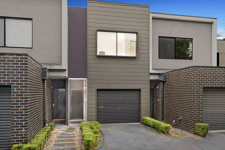 7 Demartini Close, Mooroolbark VIC 3138