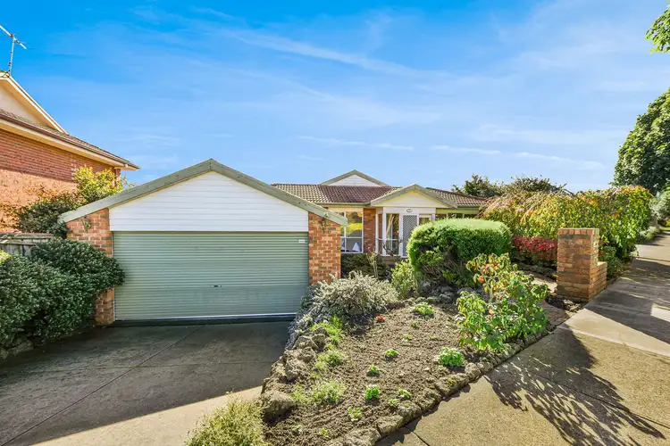 17 Valley View Crescent, Berwick VIC 3806