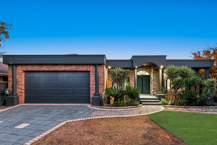 27 Marlesford Crescent, Berwick VIC 3806