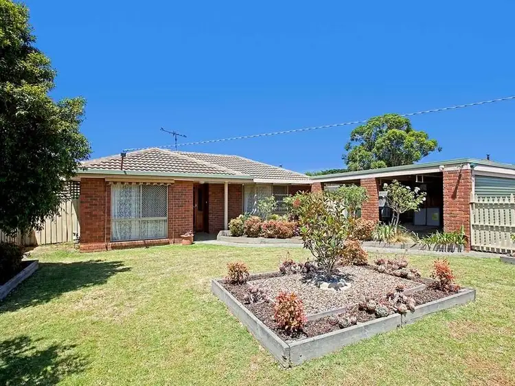 27 Mulholland Crescent