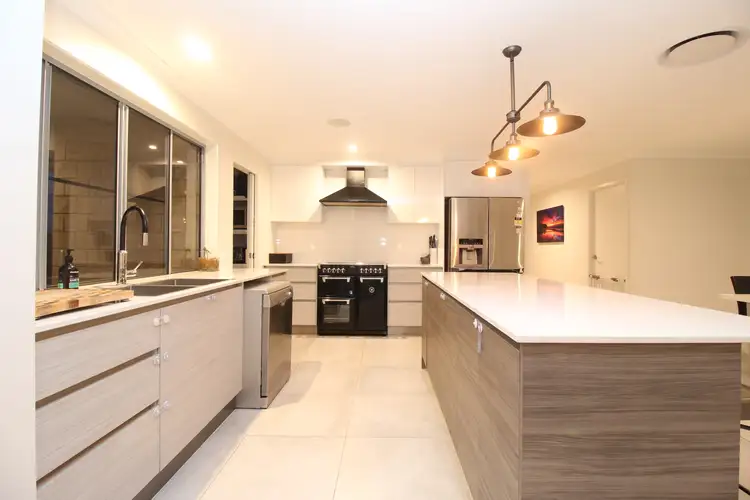 Second view of Homely house listing, 7 Caulfield Place, Emerald QLD 4720