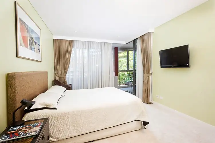 Third view of Homely apartment listing, 15/16 Neild Avenue, Rushcutters Bay NSW 2011