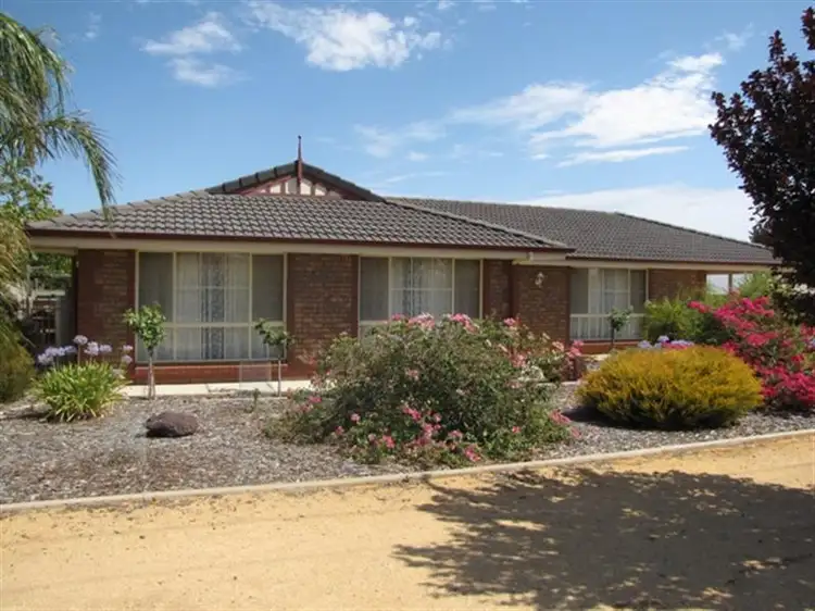 32 First Street, Loxton SA 5333