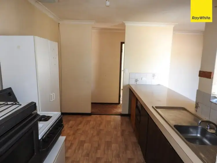 Fourth view of Homely house listing, 1 Beechcroft Place, Camillo WA 6111