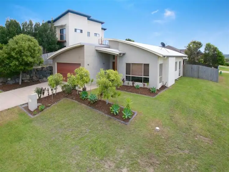 8 Coochin Lane, Pacific Pines QLD 4211