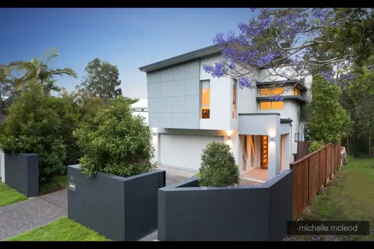 90 Hakea Crescent, Chapel Hill QLD 4069
