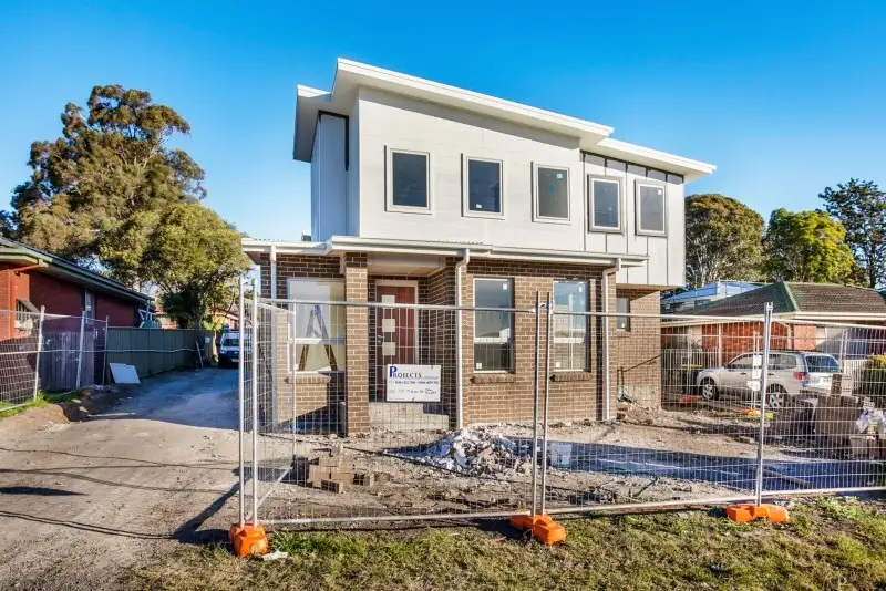 Main view of Homely townhouse listing, 1/38 Malin Road, Oak Flats NSW 2529