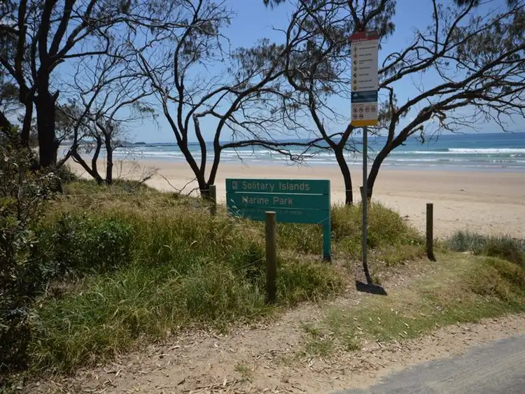 9 Blue Gum Avenue, Sandy Beach NSW 2456
