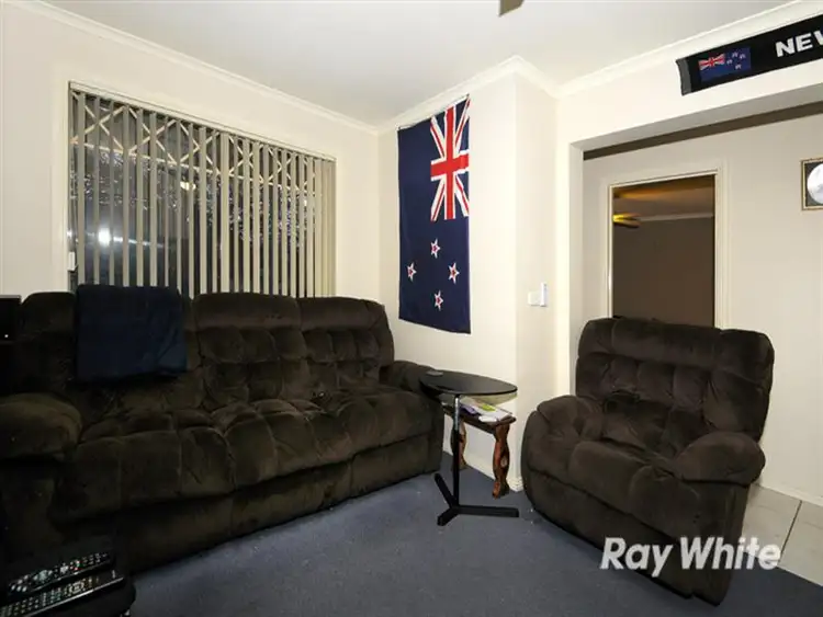 Fifth view of Homely house listing, 2 Nyarrin Place, Cranbourne West VIC 3977