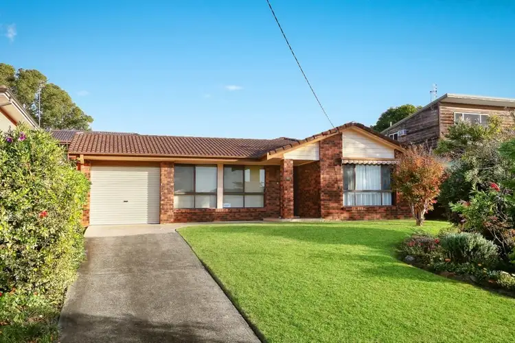 13 Lakewood Avenue, Green Point NSW 2251