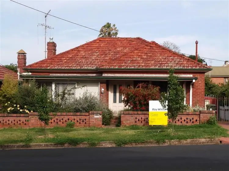 14 Lachlan Street, Cowra NSW 2794