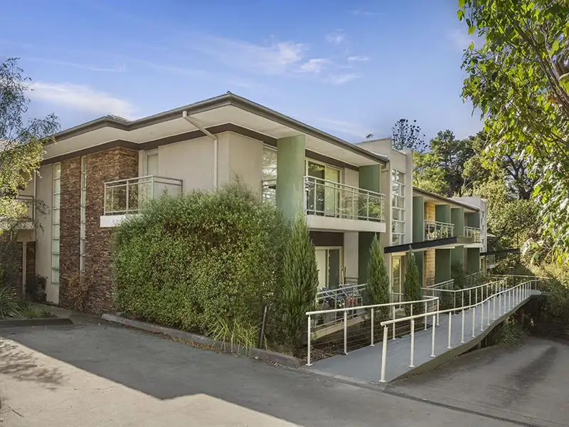 Main view of Homely unit listing, 4/10 Rosanna Road, Heidelberg VIC 3084