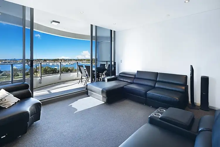 4 Como Crescent, Southport QLD 4215