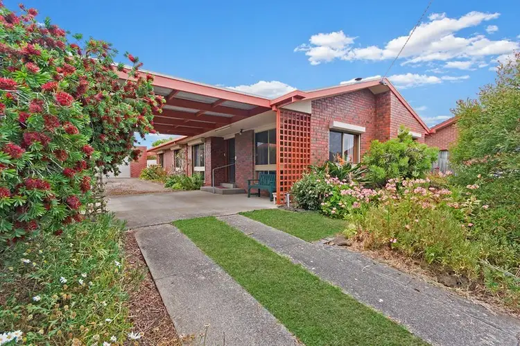 2 Duke Avenue, Hamilton VIC 3300