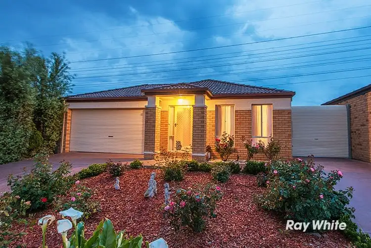 72 Scarborough Avenue, Cranbourne West VIC 3977
