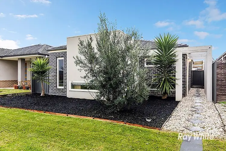 14 Frogmore Lane, Cranbourne North VIC 3977