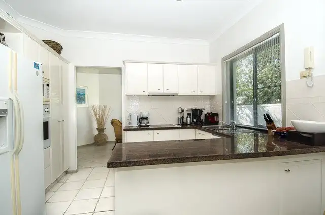 Fourth view of Homely house listing, 2 Steyning Court, Arundel QLD 4214