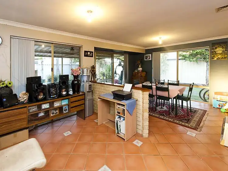 11 Maroon Place, Warnbro WA 6169