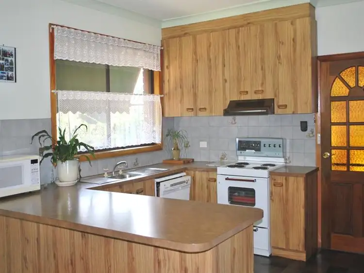 Fifth view of Homely house listing, 184 Myrtle Street, Myrtleford VIC 3737