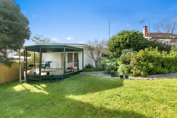 21 HILLCREST Avenue, Ringwood VIC 3134