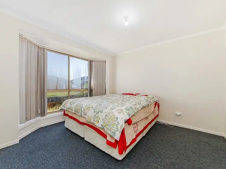 Seventh view of Homely house listing, 8 Kiparra Close, St Albans VIC 3021
