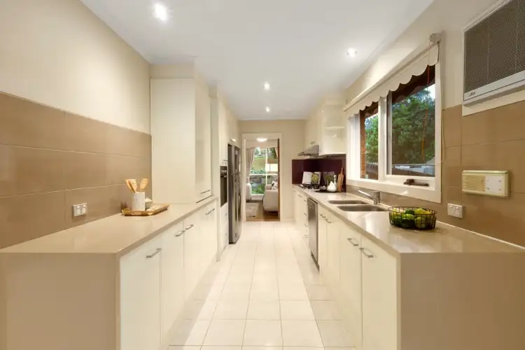 Fifth view of Homely house listing, 2 Hillcrest Court, Donvale VIC 3111