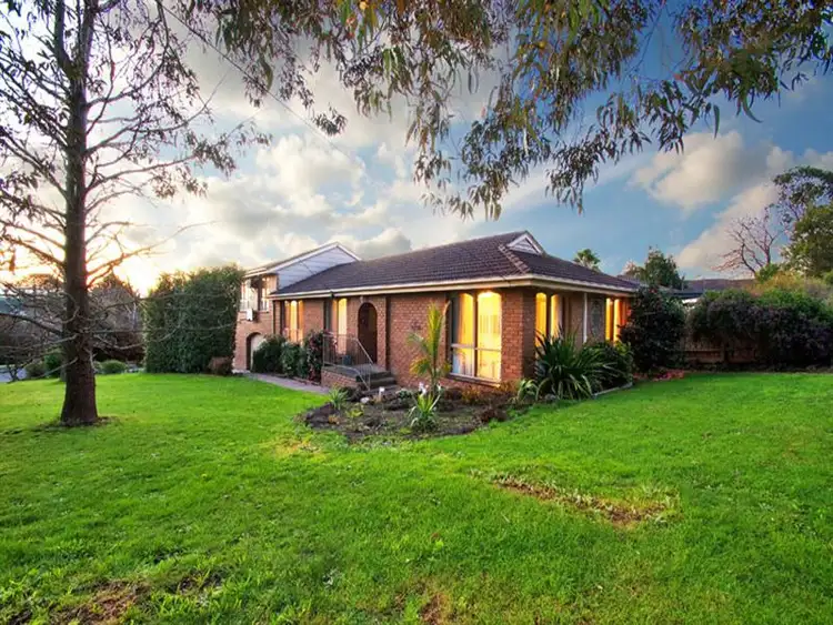 19 SUGARLOAF Drive, Chirnside Park VIC 3116