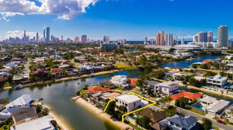 9 Winterhaven Key, Broadbeach Waters QLD 4218