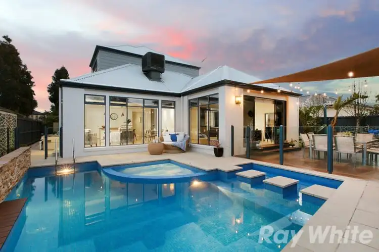 21 Island Point Avenue, Waterways VIC 3195