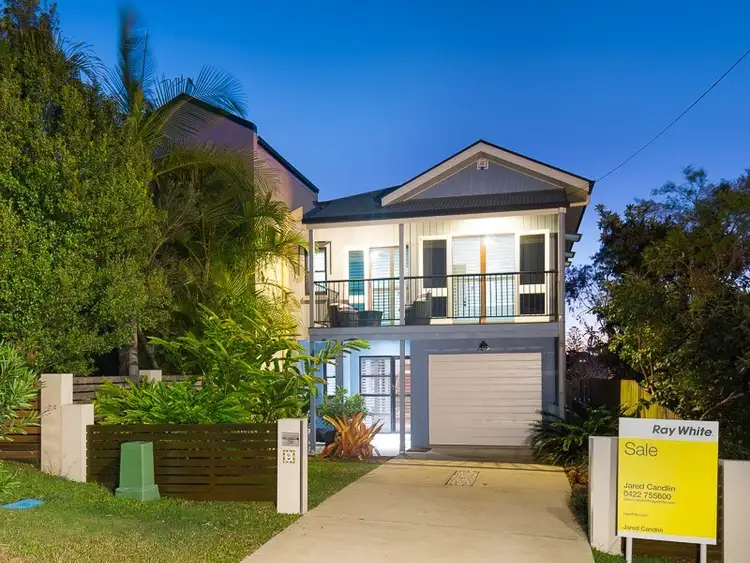 9 Hall Avenue, Norman Park QLD 4170