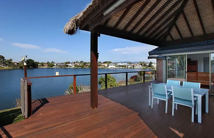 17 Naranja Crescent, Benowa Waters QLD 4217