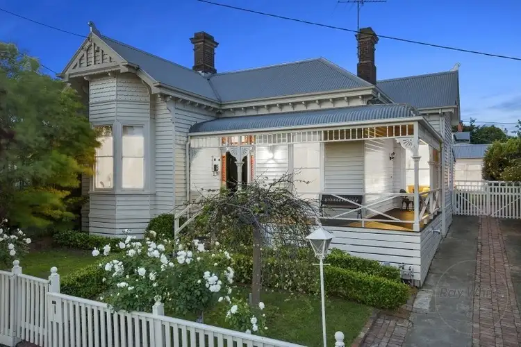4 Buckland Avenue, Newtown VIC 3220