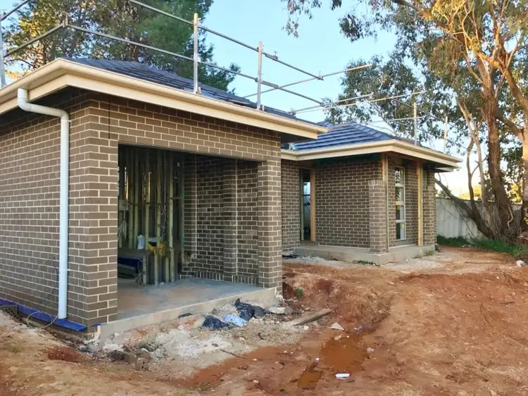 2/15 Giugni Place, Young NSW 2594