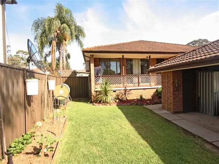 6 Clover Place, Macquarie Fields NSW 2564