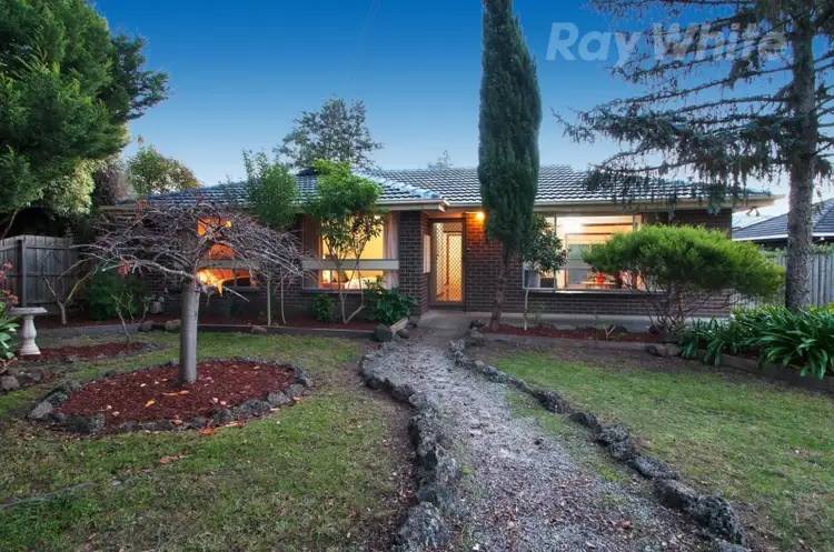 4 AMINGA Court, Croydon VIC 3136