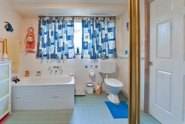 Fifth view of Homely house listing, 2/10 Azalea Place, Macquarie Fields NSW 2564